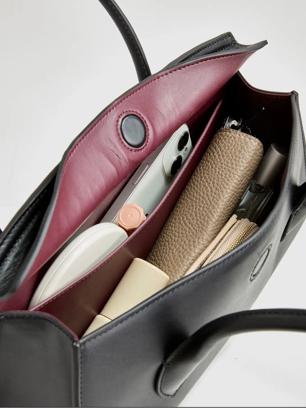 Quince Amelie Black Leather Shoulder Bag - Picture 5 of 17